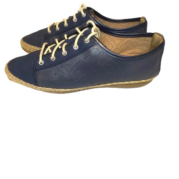 clarks navy flat shoes